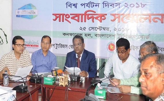 সরকার পর্যটন শিল্পের প্রতি গুরুত্বারোপ করেছে।