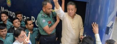 তবে কি কন্ঠ চিনে ফেলার ভয়েই কাগজ পড়লেন না খসরু