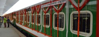 বনলতার আগাম টিকিট কিনতে স্টেশনে ভিড়