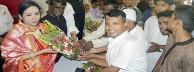 বাবুগঞ্জে নেতাকর্মীদের ভালবাসা ও ফুলের শুভেচ্ছায় সিক্ত কাজী দুলাল-আজাদ-ফারজানা