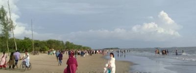 ঈদের ছুটিতে ভ্রমন পিপাসু দর্শনার্থীদের পদভারে মুখর বাঁশখালী সমুদ্রসৈকত