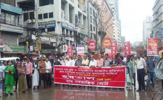 পল্টন মোড়ে হরতাল সমর্থকদের অবস্থান